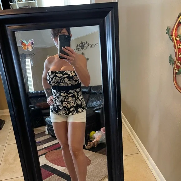 Sexy strapless top from White House black market - Picture 4 of 6